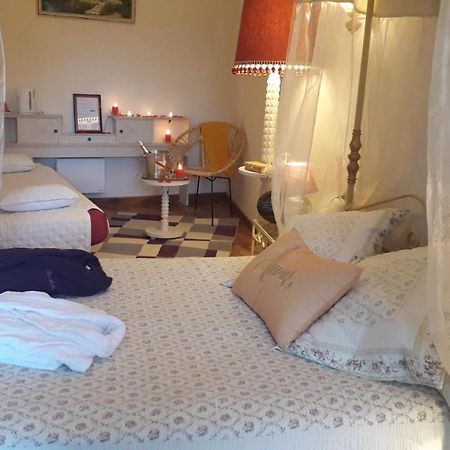Bed and Breakfast Domaine De La Cour Sainte-Gemme-d'Andigne Екстер'єр фото
