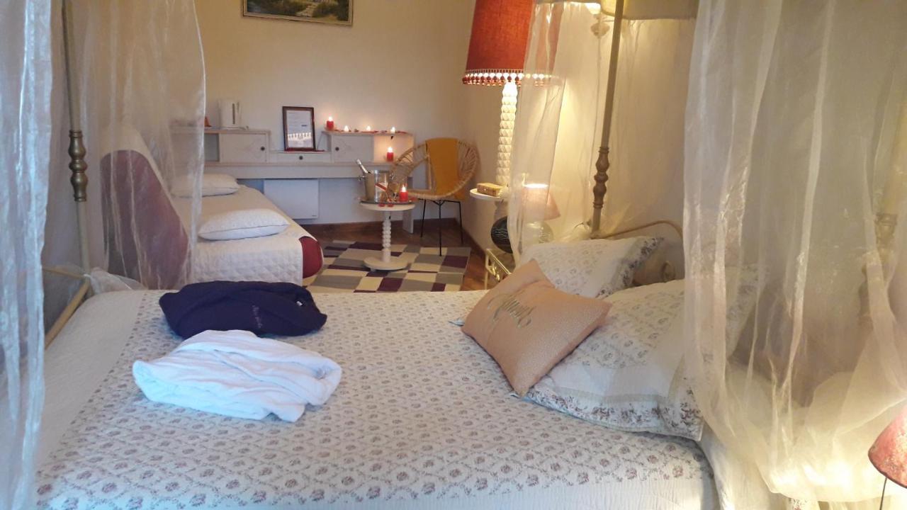 Bed and Breakfast Domaine De La Cour Sainte-Gemme-d'Andigne Екстер'єр фото