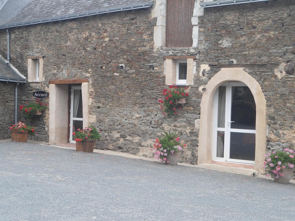 Bed and Breakfast Domaine De La Cour Sainte-Gemme-d'Andigne Екстер'єр фото
