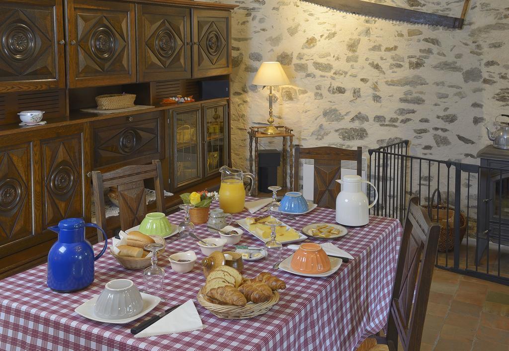 Bed and Breakfast Domaine De La Cour Sainte-Gemme-d'Andigne Екстер'єр фото