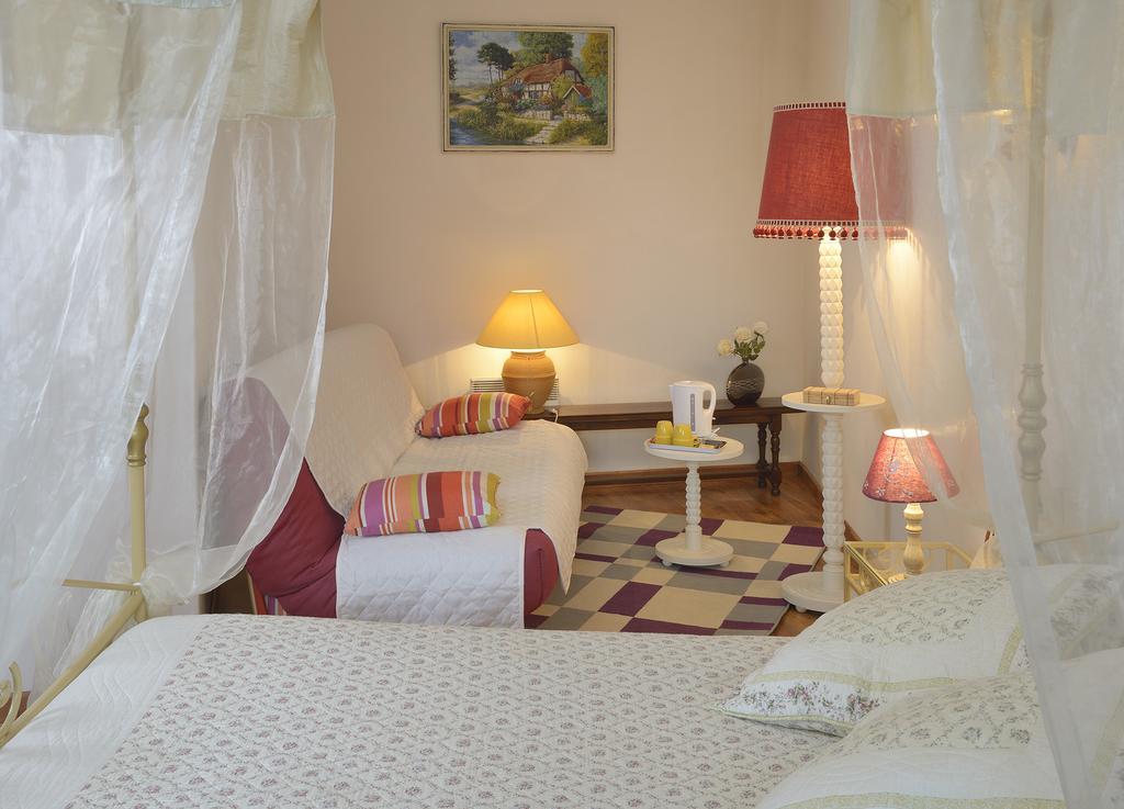 Bed and Breakfast Domaine De La Cour Sainte-Gemme-d'Andigne Екстер'єр фото
