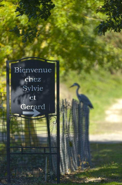 Bed and Breakfast Domaine De La Cour Sainte-Gemme-d'Andigne Екстер'єр фото