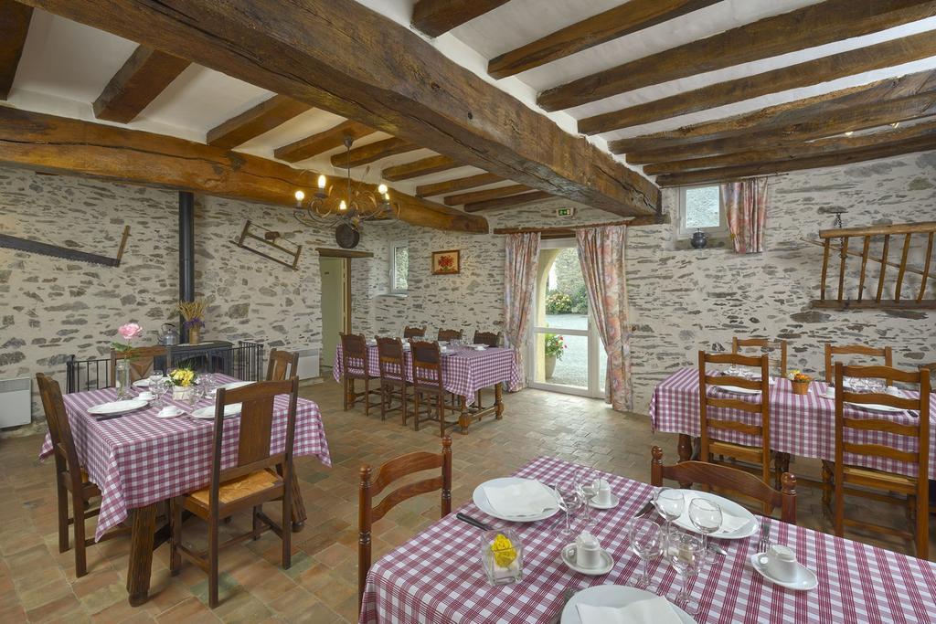Bed and Breakfast Domaine De La Cour Sainte-Gemme-d'Andigne Екстер'єр фото